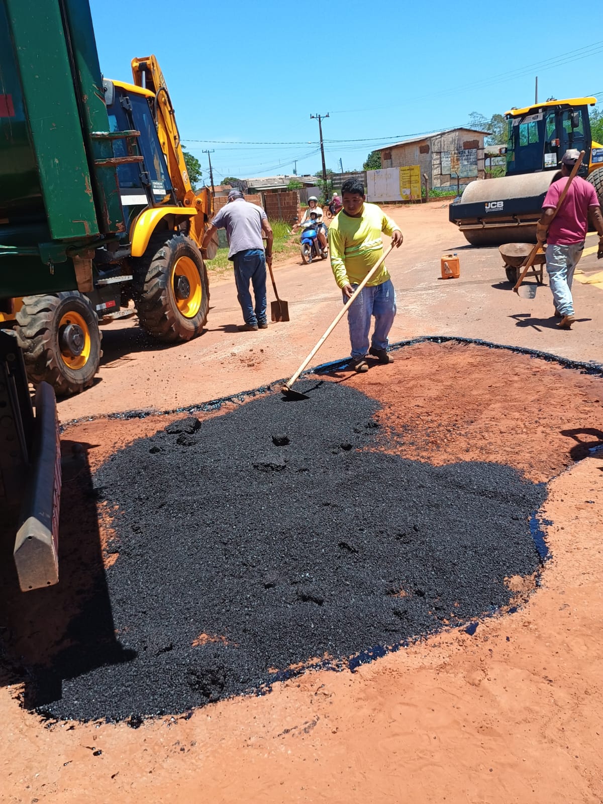 Prefeita Ni&aacute;gara Kraievski determina opera&ccedil;&atilde;o tapa-buracos e refor&ccedil;a compromisso com seguran&ccedil;a, mobilidade e cuidado com Coronel Sapucaia.