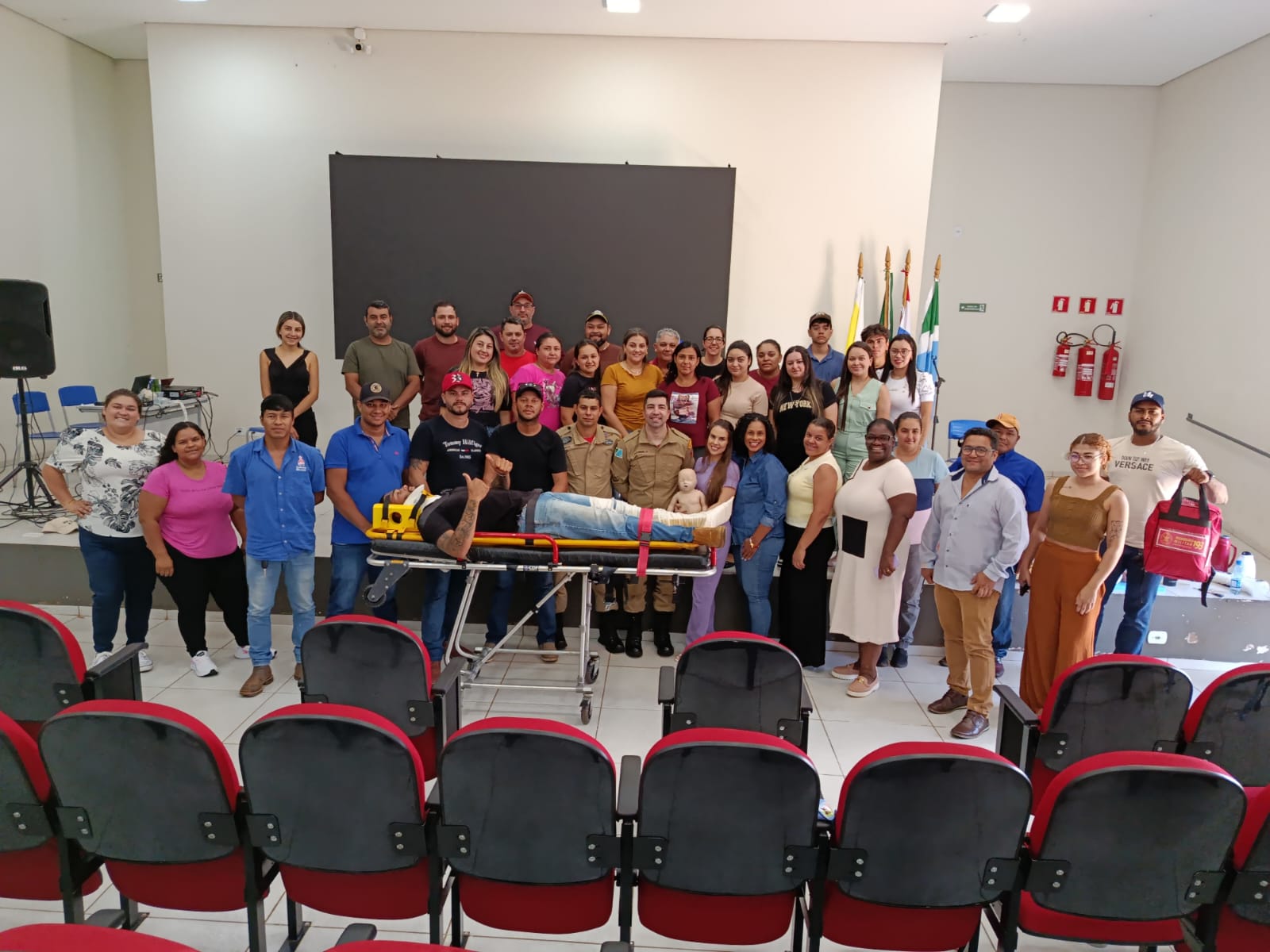 Capacita&ccedil;&atilde;o que salva vidas: profissionais do Hospital Municipal de Cel. Sapucaia passam por treinamento intensivo em atendimento a v&iacute;timas de traumas.